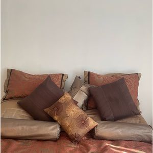 Twin Bedspread and Pillow Set. Beautiful Perfect for Fall and Winter!!!